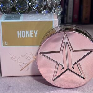 Jeffree Star Magic Star Luminous Setting Powder (Honey)